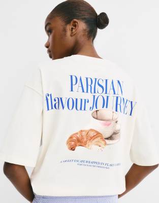 Pull & Bear - T-Shirt in Beige mit Croissant-und-Kaffee-Grafikprint-Neutral
