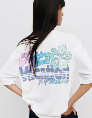 Pull & Bear - T-Shirt in Eisweiß mit Hibiskus-Blumenmotiv