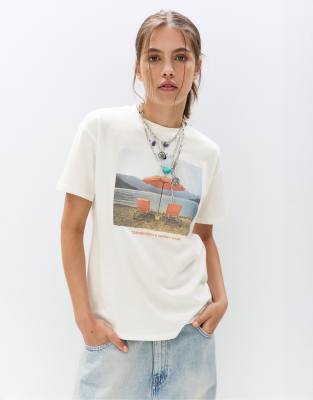 Pull & Bear - T-Shirt in Eisweiß mit Strand-Print