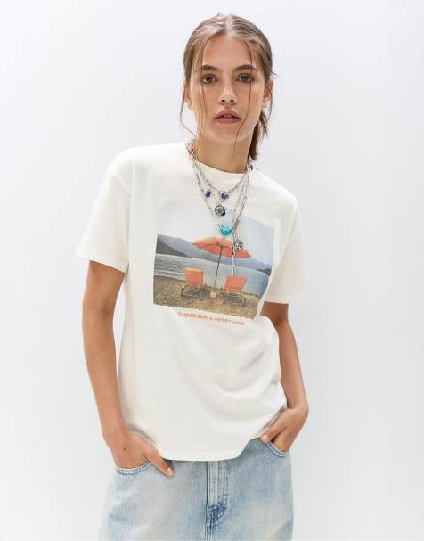 Pull&Bear – T-Shirt in Eisweiß mit Strand-Print - view 1