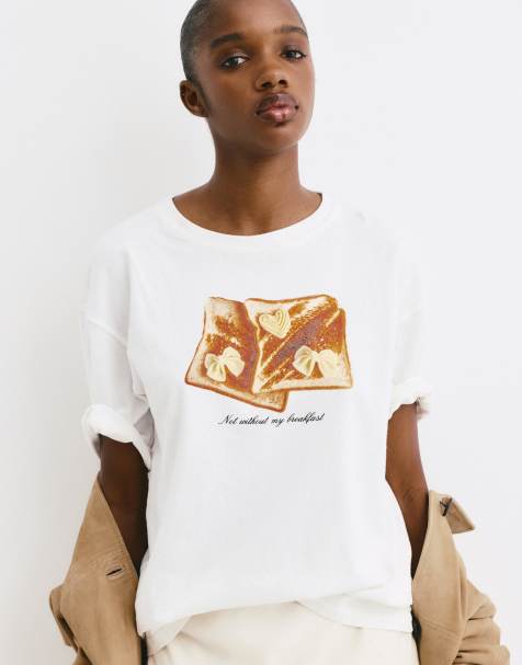 Pull&Bear – T-Shirt in Eisweiß mit Toast-Grafikprint - view 1