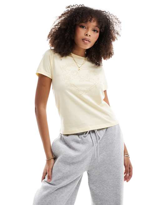 Pull&Bear – T-Shirt in Gelb mit farblich abgestimmtem Blumen-Grafikprint