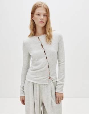 Pull & Bear - T-Shirt in Grau meliert mit Knopfleiste vorne