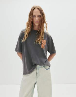 Pull & Bear - T-Shirt in Grau mit Tate-Gallery-Print