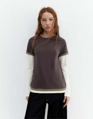 Pull & Bear - T-Shirt in Grau mit zweilagigem Ärmeldesign