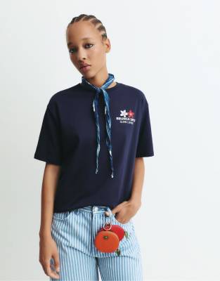 Pull & Bear - T-Shirt in Marineblau mit Açaí-Grafik