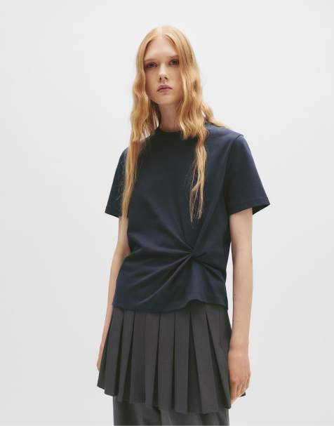 Pull&Bear – T-Shirt in Marineblau mit Knotendesign an der Taille - view 1
