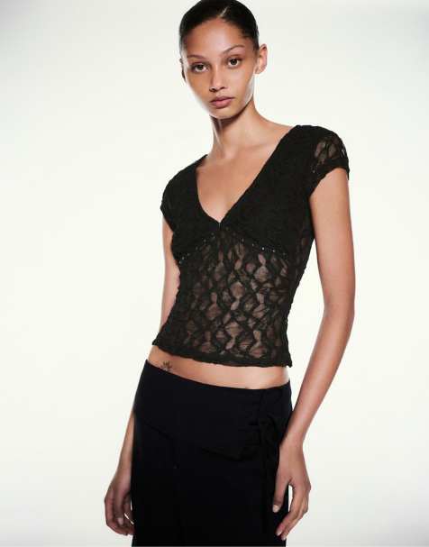 Pull&Bear T-shirt in pizzo con borchie nera - view 1