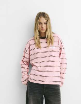 Pull & Bear - T-Shirt in Rosa mit Streifen und Textprint
