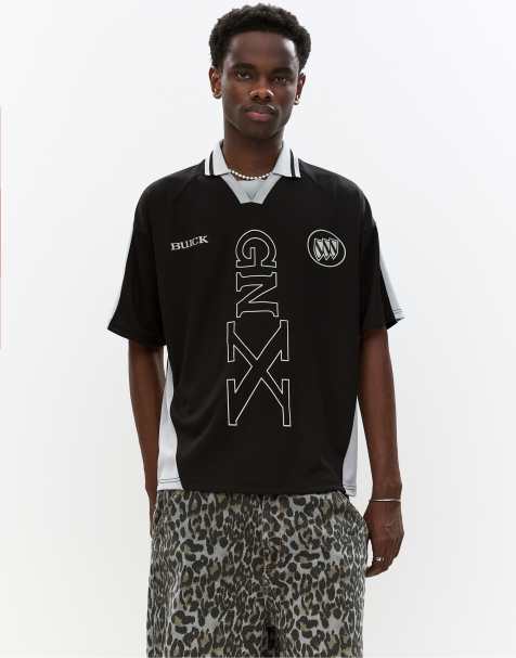 Pull&Bear – T-Shirt in Schwarz mit Polokragen und „GNX“-Print - view 1