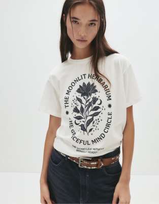 Pull & Bear - T-Shirt in Weiß mit Blumenprint