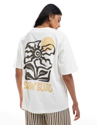 Pull & Bear - T-Shirt in Weiß mit „Snow Bliss"-Sonnenprint