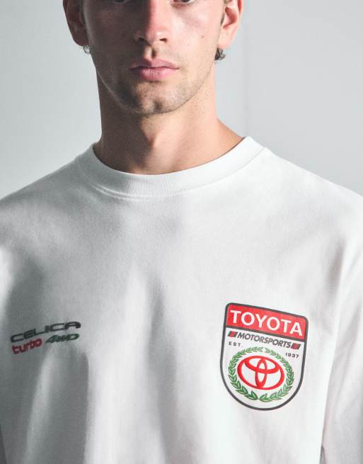 Pull&Bear T-Shirt in Wollweiß mit Regular Fit und Toyota-Print, 3 von 7