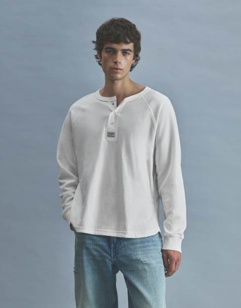 Pull&Bear T-shirt med Henley-krave i råhvid - view 1