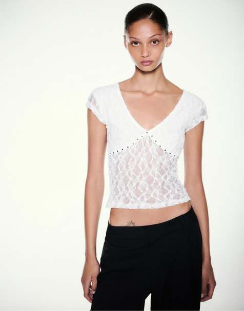 Pull&Bear t-shirt med nitar och spets i vitt - view 1