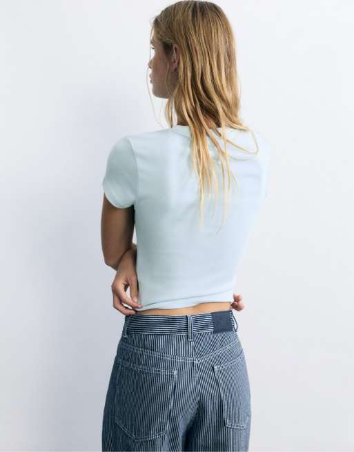 Pull&Bear t-shirt med nitar och text i ljusblått, 2 av 7