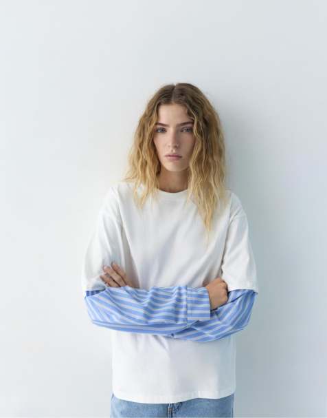 Pull&Bear - T-shirt met contrasterende dubbele mouwen in wit en blauw - view 1
