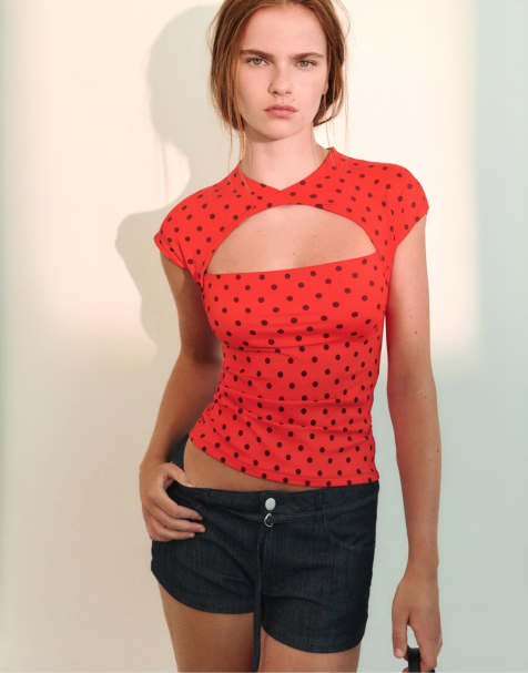 Pull&Bear T-shirt met geknoopte halslijn in rood - view 1