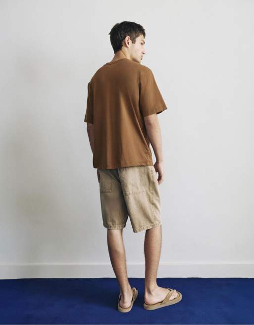 Pull&Bear - T-shirt met rechte pasvorm en zak met grafische print in bruin, 2 van 7