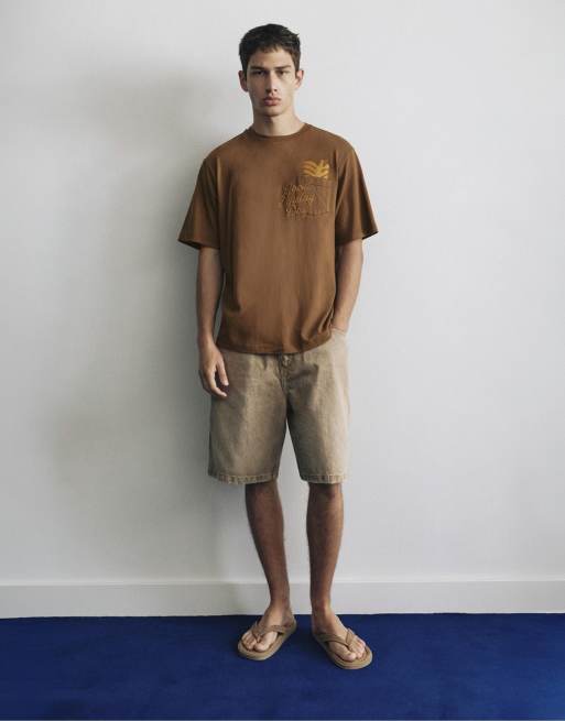 Pull&Bear - T-shirt met rechte pasvorm en zak met grafische print in bruin, 4 van 7