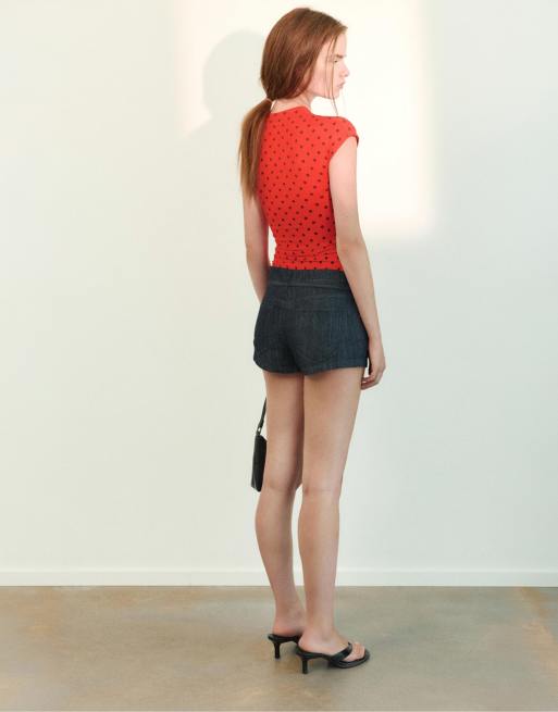 Pull&Bear T-Shirt mit geknotetem Ausschnitt in Rot, 2 von 7