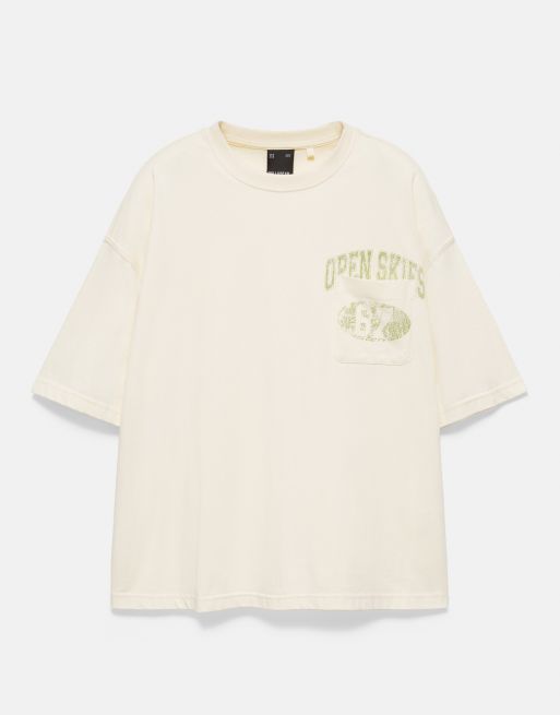Pull&Bear T-Shirt mit Grafikprint und Brusttasche in Wollweiß im Relaxed Fit, 5 von 7