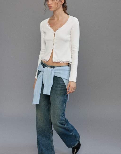Pull&Bear T-Shirt mit Knopfleiste und Spitze in Eisblau, 6 von 7