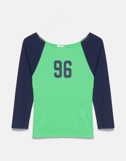 Pull&Bear T-Shirt mit Raglanärmeln und Grafikprint in Grün, 5 von 7
