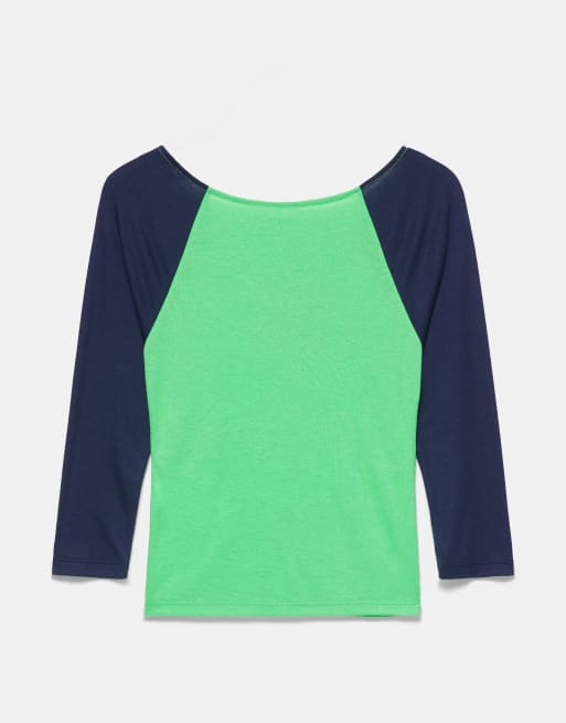 Pull&Bear T-Shirt mit Raglanärmeln und Grafikprint in Grün, 7 von 7