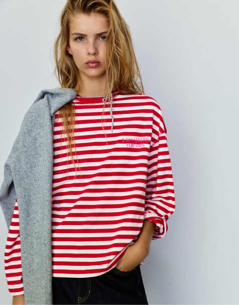 Pull&Bear t-shirt oversize a righe con slogan rossa - view 1