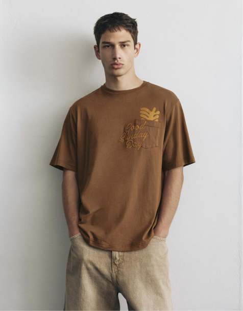 Pull&Bear - T-shirt squadrata marrone con grafica e tasca - view 1