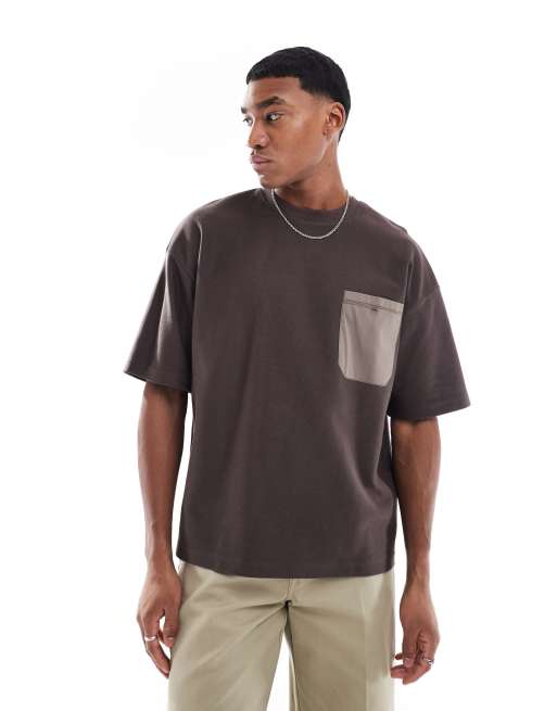 Pull&Bear - T-shirt squadrata marrone con tasca a contrasto