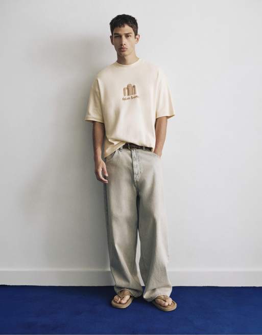 Pull&Bear - T-shirt van zware stof met korte mouwen en grafische print in zandkleur, 4 van 4