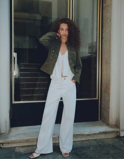 Pull&Bear taillierte Jacke mit Knopfdetails in Dunkelkhaki - view 1