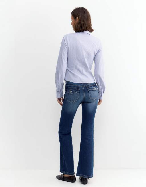 Pull&Bear tailliertes Hemd mit breiten Manschetten in Blau/Weiß, 2 von 7