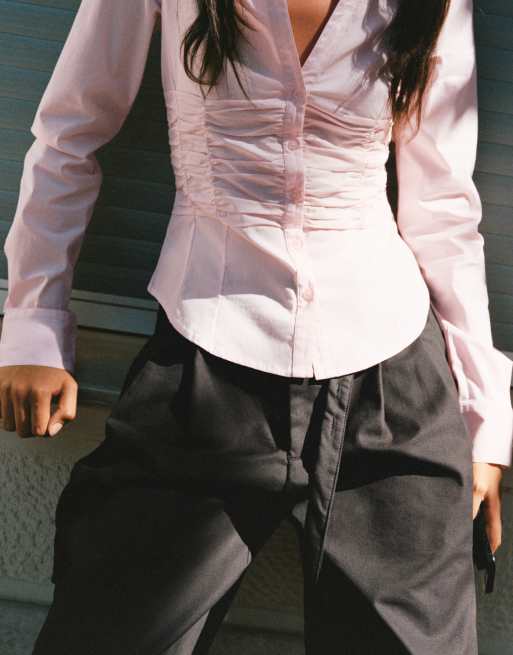 Pull&Bear tailliertes Popeline-Hemd mit Raffungen in Pink, 2 von 5