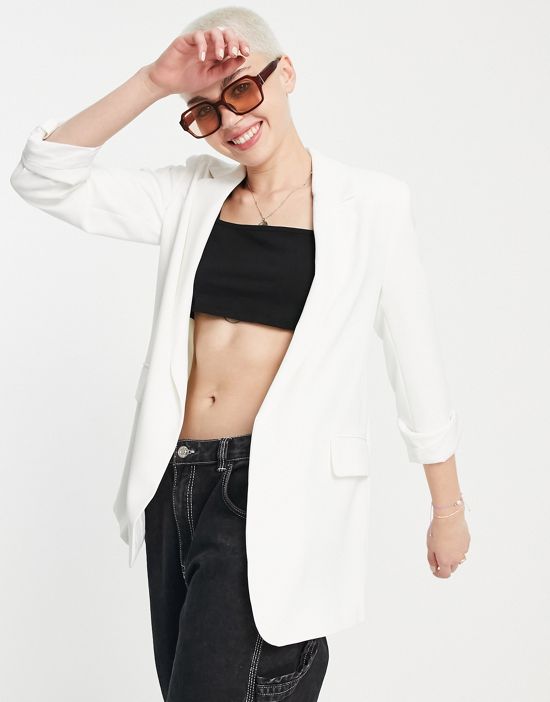 https://images.asos-media.com/products/pullbear-tailored-blazer-in-white/202606948-1-white?$n_550w$&wid=550&fit=constrain