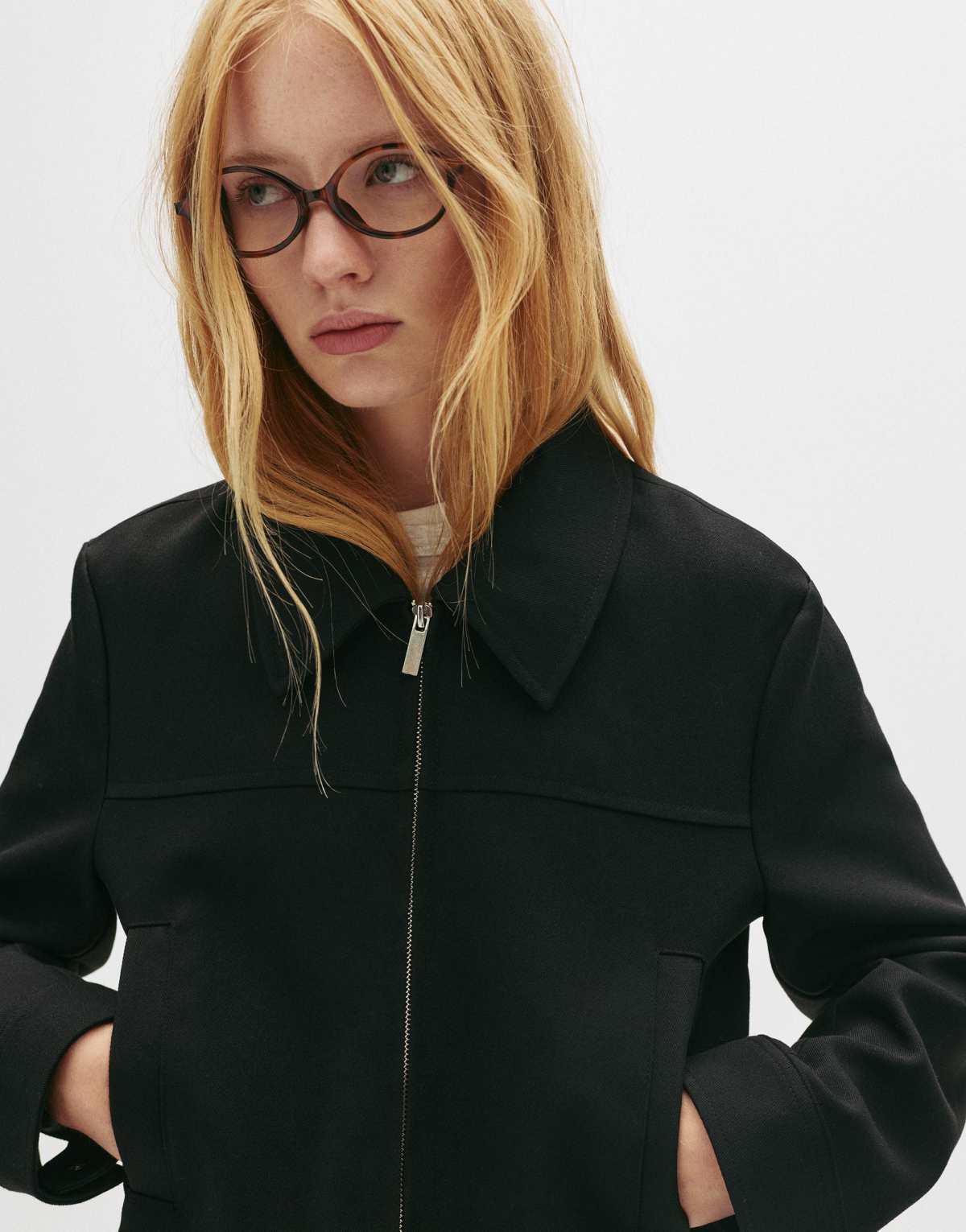 Pull&Bear Tailored fit jacket with zipper in black