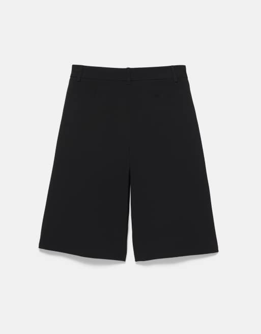 Pull&Bear Tailored fit tailored bermuda shorts with pleats in black, 7 of 7