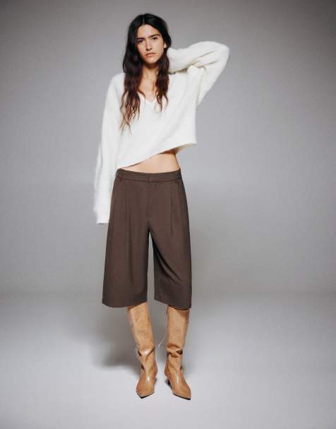 Pull&Bear Tailored fit tailored bermuda shorts with pleats in brown