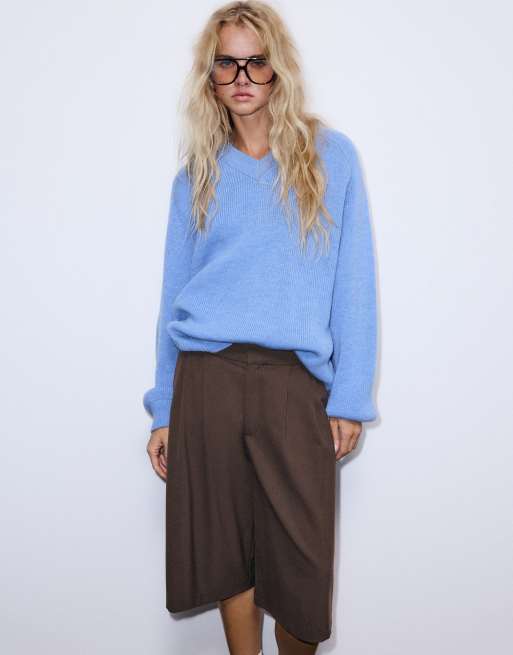 Pull&Bear Tailored fit tailored bermuda shorts with pleats in brown, 2 of 7