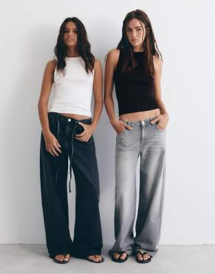 Pull & Bear - Tanktops in Weiß/Schwarz im Set-Bunt