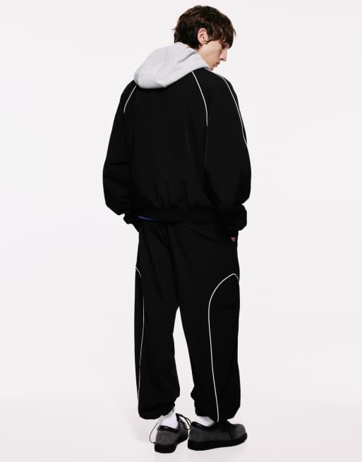Pull&Bear technische Jogginghose mit Paspel in Schwarz, 2 von 7
