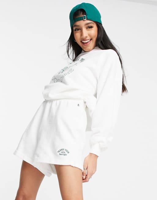 Pull Bear tennis logo shorts co ord in white