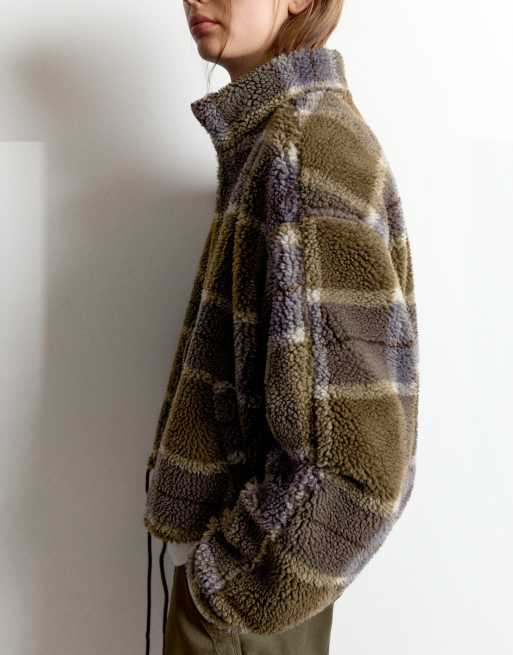 Pull&Bear ternet jakke i imiteret lammeskind i khaki, 3 af 7