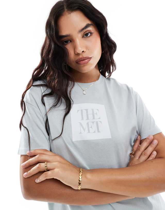 Pull&Bear - 'the met' graphic tee in pale blue