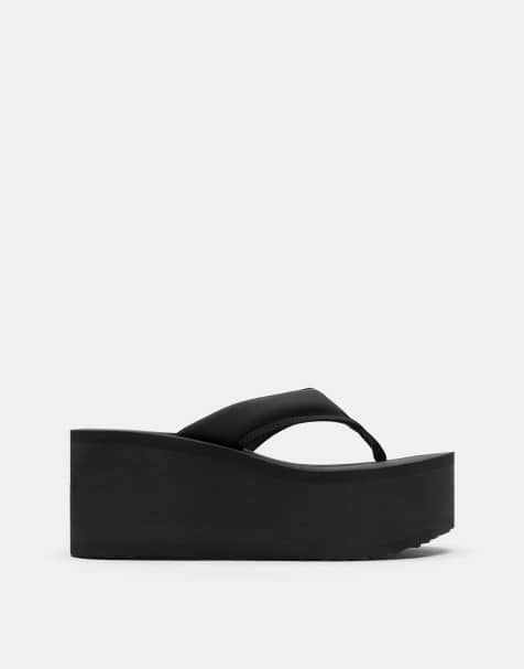 Pull&Bear Thong flatform wedge in black in black - view 1