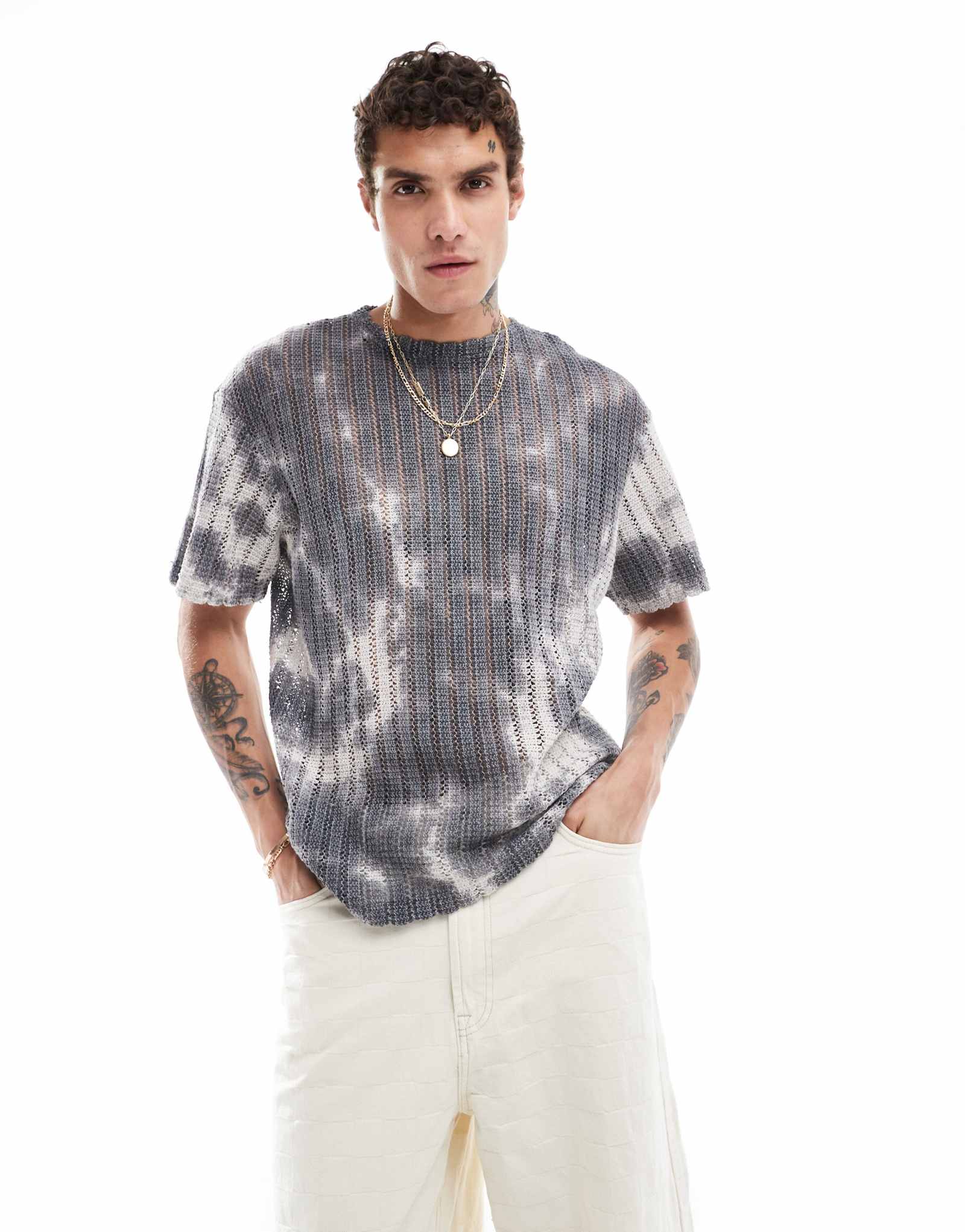 Вязаная крючком футболка Pull-Bear tie-dye серого цвета 6490₽