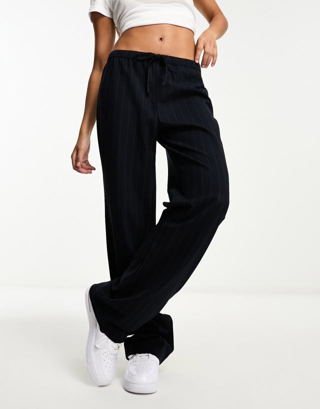 Pull&Bear - tie waist straight leg trouser in navy pinstripe