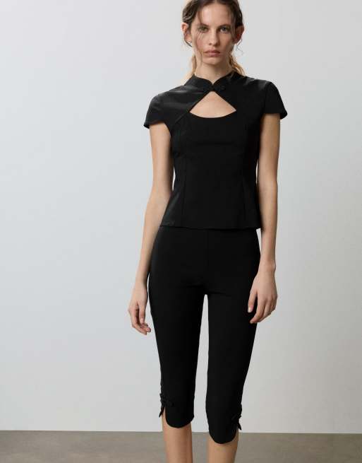 Pull&Bear Toggle capris in black, 2 of 7